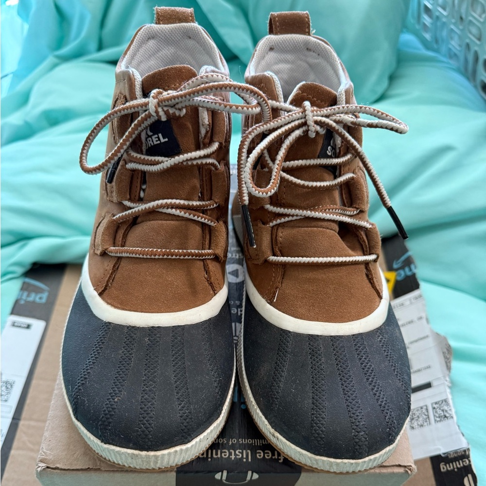 Sorel Tan and Black Casual Boots